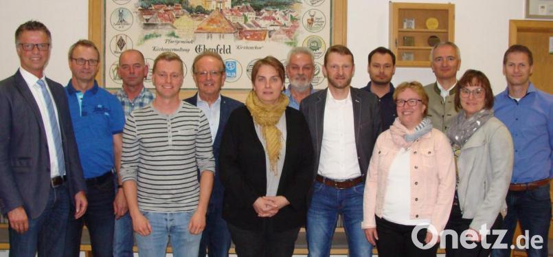 Die CSU Ehenfeld hat einen neuen Vorstand gewählt (von links): Bürgermeister Hermann Falk, Richard Falk, Peter Grünwald, Manuel Falk, Stadtrats-Fraktionsvorsitzender Hans-Jürgen Schönberger, Gertrud Kustner, Franz Birner, Christian Gnan, Stephan Schmalzl, Christine Falk, CSU-Kreisvorsitzender und Landtagsabgeordneter Harald Schwartz, Brigitte Gnan und Stefan Basler. Bild: u