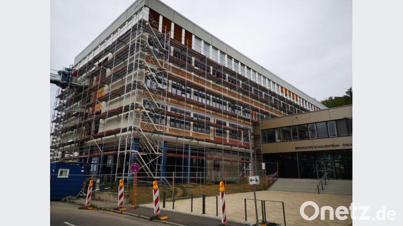 Bei den Baumaßnahmen am Beruflichen Schulzentrum laufen derzeit die Bauarbeiten im vierten Bauabschnitt, dem südlichen Bereich des Hauptbaus. Bild: td