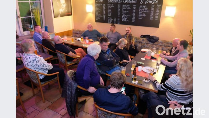 Kommunalpolitische Themen standen im Mittelpunkt des Bürgergespräches der CSU/ÜCW-Stadtratsfraktion im Stadtcafe Bild: exb