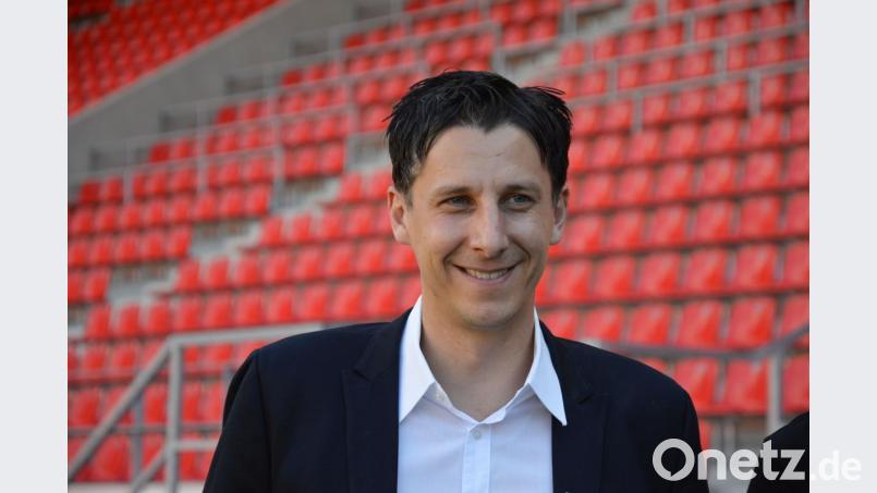 Jahn-Geschäftsführer Christian Keller muss einen passenden Nachfolger für Trainer Achim Beierlorzer finden. Bild: fle