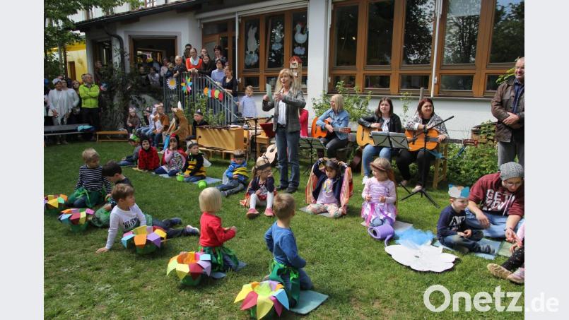Kindergartenleiterin Sonja Rojer begrüßt die Gäste Bild: ral