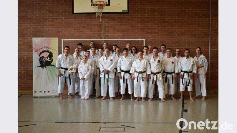 Die Lehrgangsteilnehmer mit Elmar Griesbauer (links). Bild: fz