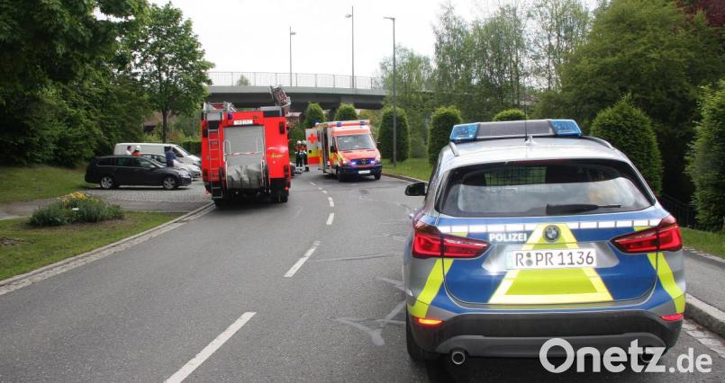 Vor Ort waren das rote Kreuz und die Feuerwehr aus Wiesau, die - gemeinsam mit den Kameraden von der Voitenthaner Wehr - den Verkehr lenkten. Bild: wro