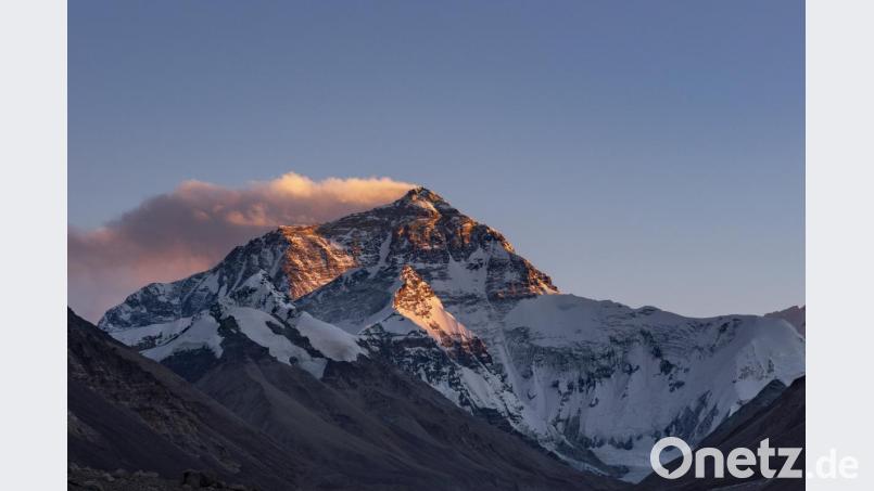 Wegen der schwierigen Witterungsbedingungen kann die Spitze des Mount Everest nur wenige Wochen im Frühjahr bestiegen werden. Foto: Zhang Rufeng/XinHua Bild: Zhang Rufeng