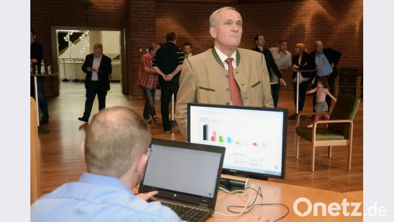 „Frustrierend“ nennt Oberbürgermeister Kurt Seggewiß das Ergebnis seiner SPD. Sie verliert in Weiden 12 Prozentpunkte und muss sich bei der Europawahlen 2019 mit 13,1 Prozent der Stimmen zufrieden geben. Bild: Gabi Schönberger