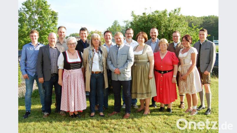 Der CSU-Ortsverband nominierte seine Kandidaten für die Gemeinderatswahl 2020. Listenführer und Bürgermeisterkandidat ist Dominik Baschnagel (vorne Mitte). Bild: sm