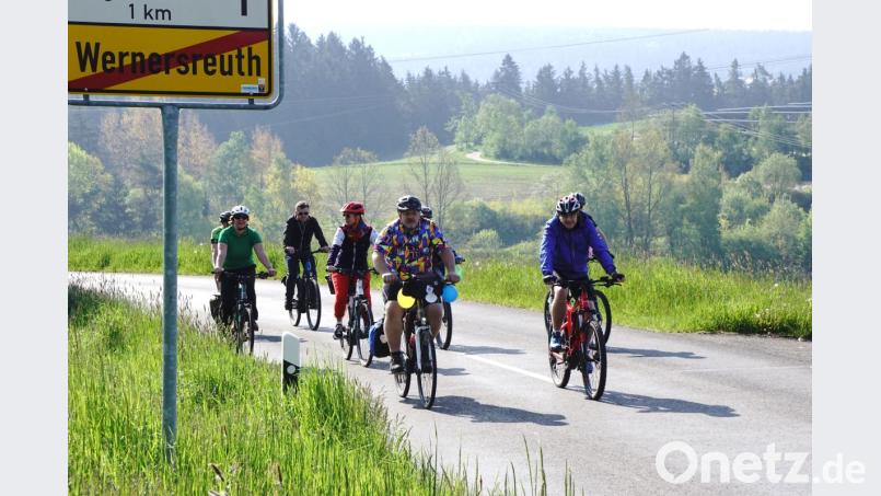 Die Steigung von Riglasreuth nach Wernersreuth ist eine echte Herausforderung und gibt einen Vorgeschmack auf das, was noch bevorsteht Bild: bkr