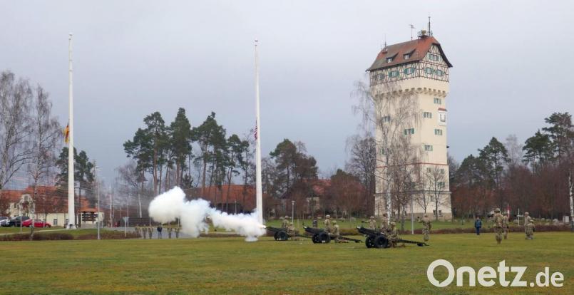 Bei einem Kommandowechsel wird auf dem Paradefeld vor dem Wasserturm in der US-Garnison Grafenwöhr regelmäßig Salut geschossen. Doch die jüngsten Nachrichten haben es in sich. Bild: mor
