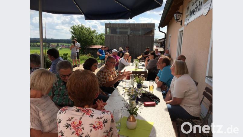 Paten-Treffen bei Kaffee, Kuchen und Honigbrot. Bild: Unger, Heike