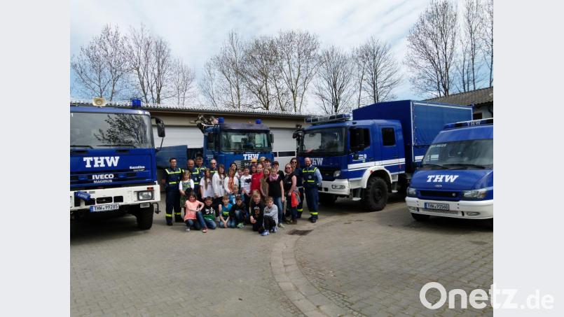 456 Besucher erkunden den Fahrzeugpark des Technischen Hilfswerks (THW) in Oberviechtach. Bild: bgl