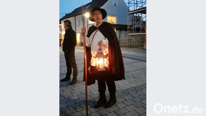 Mit dem Erbendorfer Nachtwächter geht es bei der Veranstaltung „24 Stunden Steinwald erleben“ der Steinwald-Allianz durch die Stadt. Bild: njn