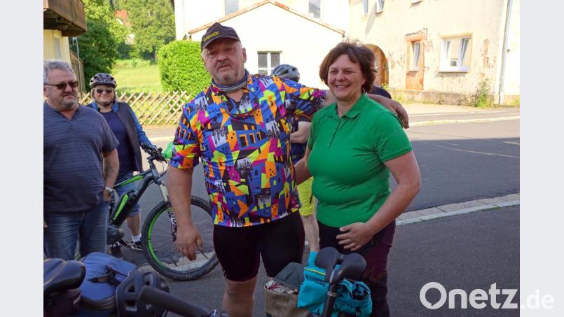 Ehefrau Heike Kuhbandner verabschiedet sich in Grafenwöhr von ihrem Mann Günther. Bild: bkr