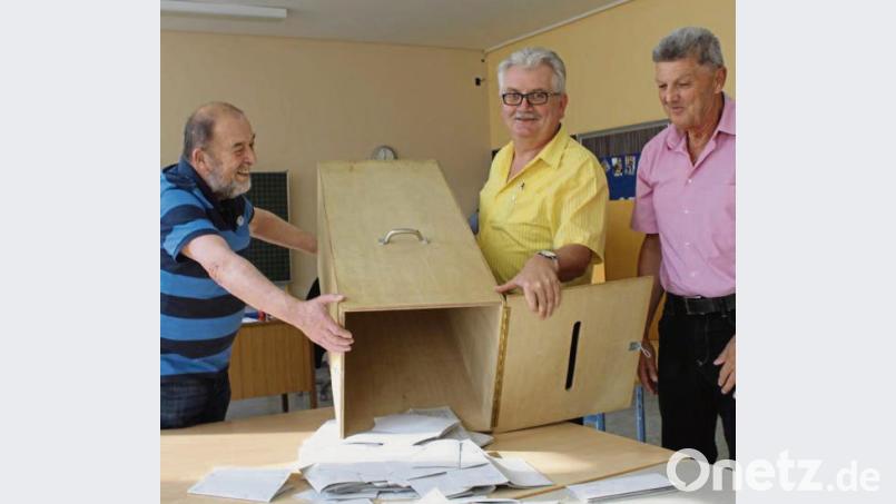 Pünktlich um 18 Uhr durften auch in Auerbach die Wahlurnen geöffnet werden. Bild: cs