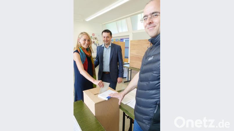 „Europa“-Kandidatin Maria Sponsel mit Ehemann Stephan Gollwitzer bei der Stimmabgabe. Bild: wd