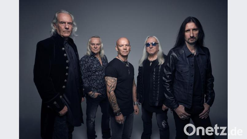 Uriah Heep von links: Phil Lanzon, Bernie Shaw, Russel Gilbrook, Mick Box und Davey Rimmer. Die legendäre Band um Gründungsmitglied Mick Box erledigt beim Openair in Falkenberg den Hardrock-Part. Bild: Bild: Richard Stow/exb