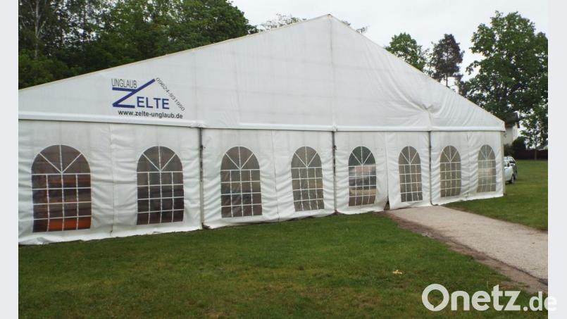 Die wenigsten Feste im Gemeindebereich benötigen ein Riesenzelt. Aber auch kleine Zelte oder Bänke auf gemeindlichem Grund wie beispielsweise Straßen müssen angemeldet werden: Die Gemeinde will darauf jetzt ein Auge haben. Bild: e