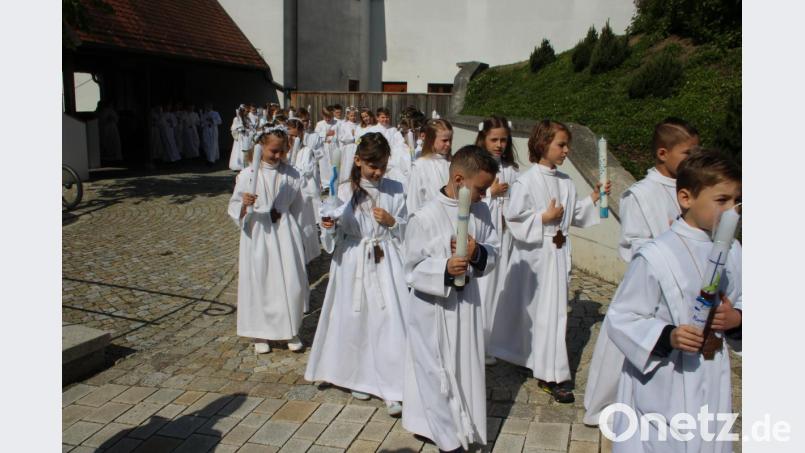 Erstmals an den Tisch des Herrn traten 47 Mädchen und Buben in der Pfarrei St. Josef. Bild: sns