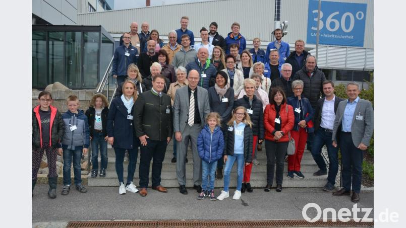 Bleibende Eindrücke von der Herstellung von Spezialglas bekamen die Mitglieder der Ebnather CSU und der Frauen-Union. Bild: soj