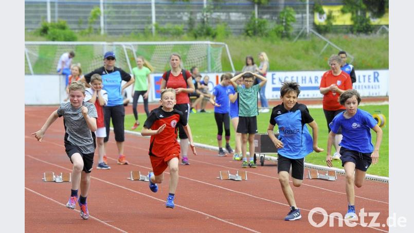 Das Ziel schon vor Augen kämpften die Läufer um jede Sekunde. Bild: Hubert Ziegler