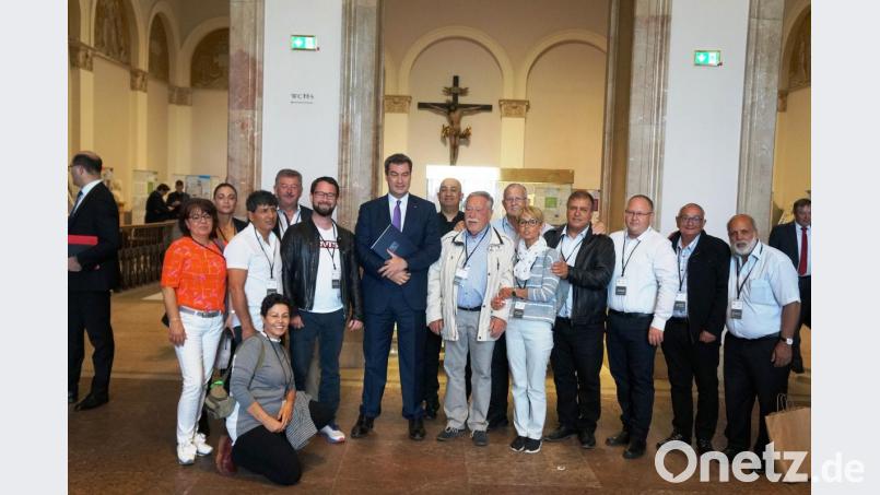 Beim Empfang der Delegation aus Hevel Modiin im Bayerischen Landtag nahm sich auch Ministerpräsident Markus Söder (Siebter von links) Zeit für die Besucher, unter ihnen Shimon Susan, der Bürgermeister von Hevel Modiin (Vierter von rechts). Bild: oe