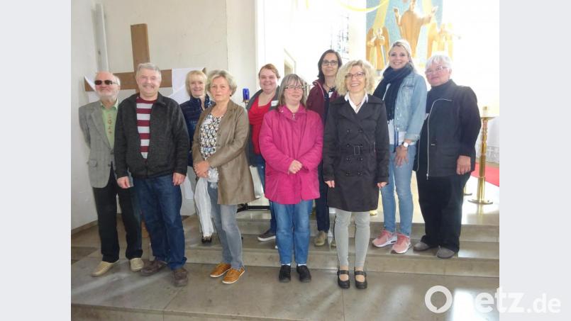 Beim Lektorenseminar im praktischen Teil gibt Lioba Faust (Dritte von rechts), Phonetikerin und Linguistin, den Teilnehmern individuelle Tipps. Bild: wrm