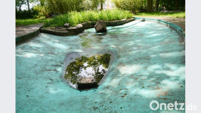 Das Wasserbecken im Max-Reger-Park wird momentan saniert. Bild: Gabi Schönberger