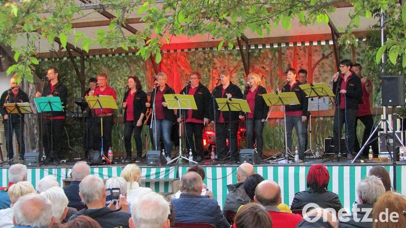 Die Jungen Christen legten zum Jubiläum 900 Jahre Kloster Michelfeld ein spitzenmäßiges Konzert auf die Bühne im Klosterhof. Bild: sck