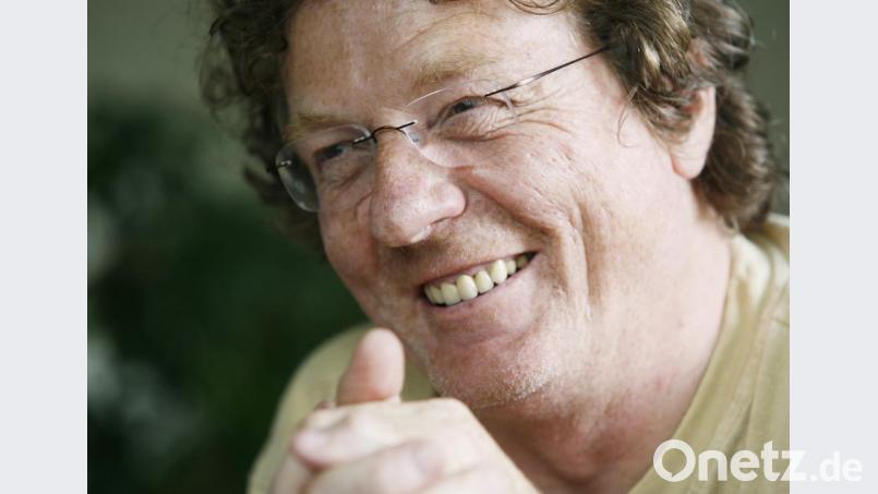 Der Büchermacher Michael Müller lässt am Bücherabend die Zeit vom ersten selbst verlegten Buch bis zum 40-jährigen Jubiläum Revue passieren. Mit dabei ist mit Eberhard Fohrer ein Müller-Autor der ersten Stunde und einer der renommiertesten und erfolgreichsten Reiseschriftsteller. Bild: Stefan Hippel