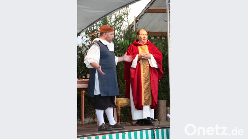 Graf Berengar von Sulzbach (Joachim Kroher) ist zunächst skeptisch, als Bischof Otto (Ernst Schalanda) ihn von seinen Plänen zur Klostergründung erzählt. Bild: cs