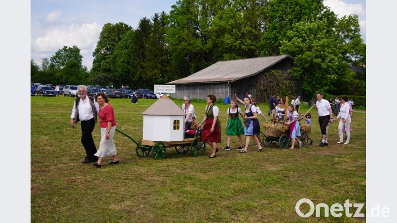 Die Landvolk Familiengruppe Waldthurn schließt sich dem bunten Festzug an. Bild: fvo