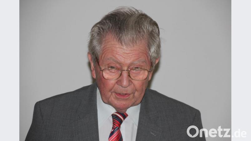 Heimatpfleger Robert Treml ging detailliert auf die Chonik der Schützen ein, die er in einer umfangreichen Arbeit zusammengestellt hatte. Bild: kro