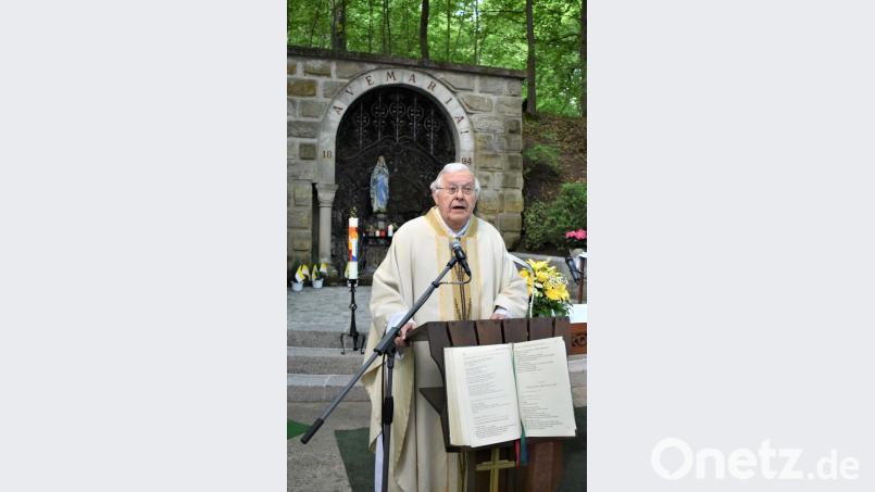 Monsignore Karl Wohlgut hält die Festpredigt. Bild: rgr