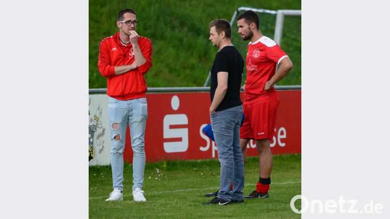 Kapitän Patrick Greindl (rechts) und seine Nabburger haben die Niederlage gegen Rötz aufgearbeitet. Am Donnerstag geht es in Schwandorf gegen den SV Alten- und Neuenschwand. Bild: ham