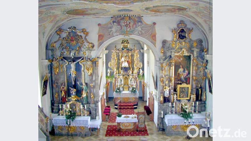 Reich geschmückt: Hauptaltar und die Nebenaltäre der Pfarr- und Wallfahrtskirche in Waldeck. Archivbild: cr