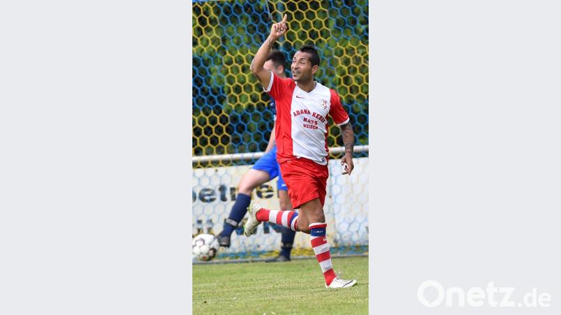 Anadoluspors Spielertrainer Akram Abdel-Haq würde am Mittwochabend zu gern den Klassenerhalt in der Kreisliga mit seinen müden Kickern bejubeln. Bild: A. Schwarzmeier