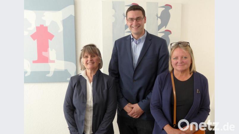 Alle Beteiligten freuen sich über die gelungene Eröffnungsmatinee. Von links: Alena Mrovcova, Fabian Prucker und Kateřina Slípková. Bild: fsb