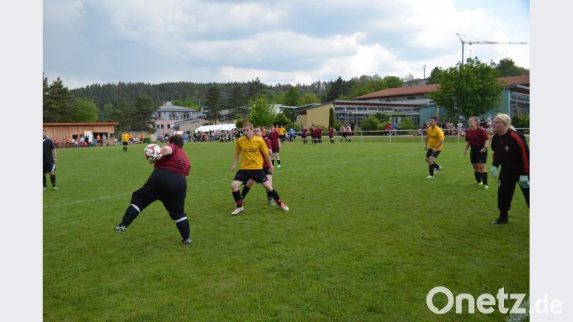 Die Damen haben an diesem Tag zwar keine Chance gegen ihre männlichen Gegenspieler, aber das spielt keine Rolle. Bild: fz
