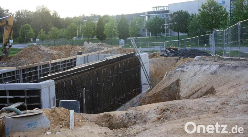 Teil des interkommunalen Gewerbegebiets ist auch ein Regenüberlaufbecken, das an der gegenüberliegenden Seite entsteht. Bild: wro