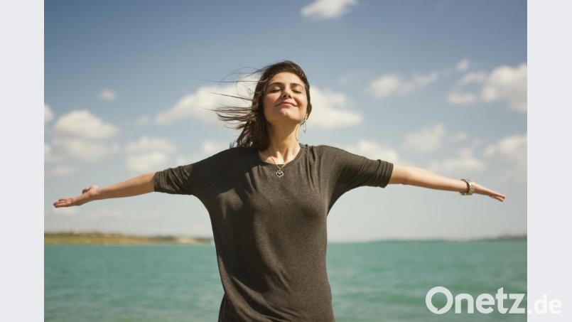 Lassen Sie den Atem kraftvoll einströmen. Bild: Sondem – stock.adobe.com