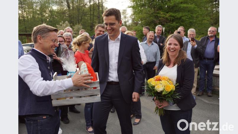 In den kurzen Ruhephasen, die Christian Doleschal künftig haben wird, gewährleistet ein gediegenes Nackenhörnchen wohlige Pausen. 	Bild: bkr