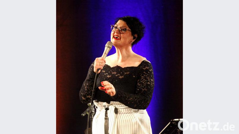 Steffi Denk begeisterte bei ihrem Auftritt im Fronberger Sperlstadl. Bild: Hirsch