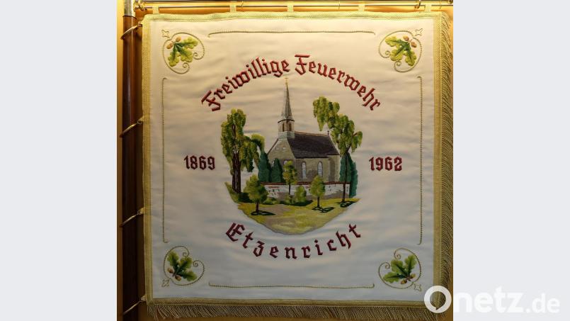 Die St. Nikolauskirche, früher Simultankirche, ziert die Rückseite der Standarte. Bild: wlr