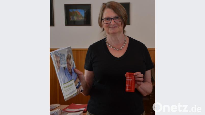 Sachbearbeiterin Monika Helmstreit hätte gerne mehr Notfallmappen und Rotkreuzdosen verteilt. Bild: dob