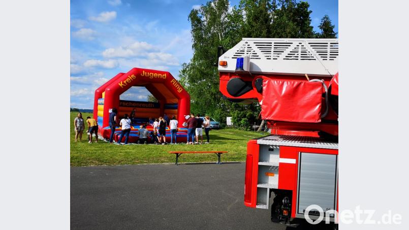 Die jüngsten Gäste des Feuerwehrfestes hatten besonders in der Hüpfburg ihren Spaß. Bild: mde
