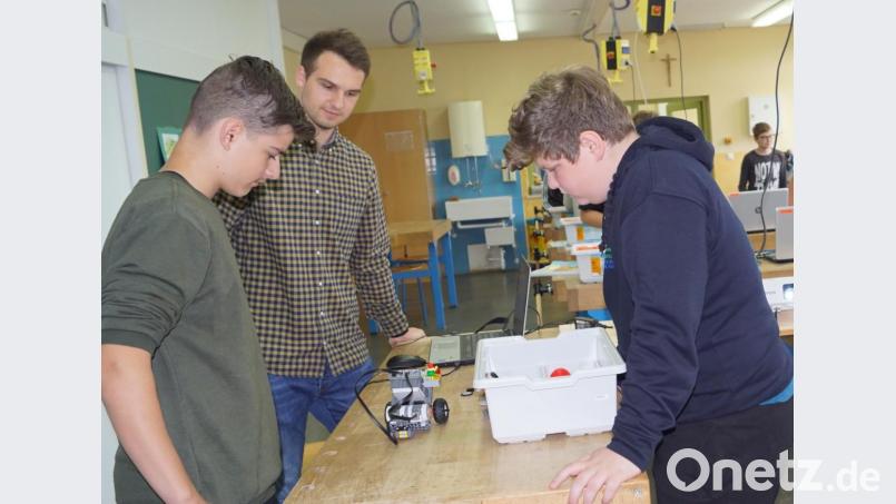 Mit Lego-Mindstorms arbeiten die Schüler im Bereich Robotik. Bild: weu