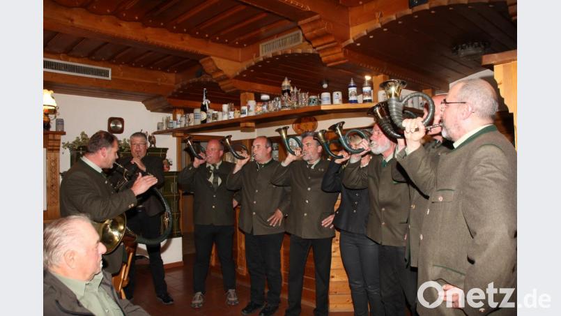 Satter Hörnerklang begleitete die Hauptversammlung der Kreisgruppe: Die Jagdhornbläser-Gruppe gestaltete die Veranstaltung musikalisch. Bild: frd