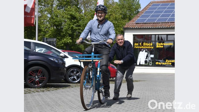 Auf zur Jungfernfahrt: Redakteur Andreas Ascherl und Peter Stadler. Bild: Petra Hartl