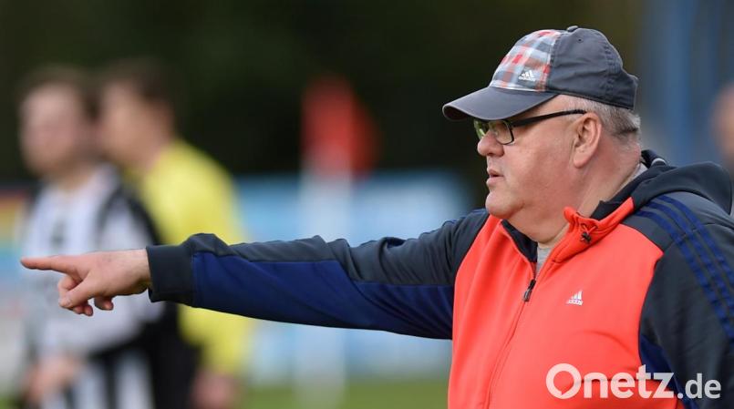 Etzenrichts Trainer Rüdiger Fuhrmann hofft im Relegations-Rückspiel auf die Heimstärke seiner Mannschaft. Bild: A. Schwarzmeier