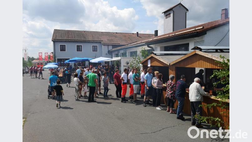 Besonders gefragt sind die Schmankerln vom Grill und die Brotzeiten. Bild: mde