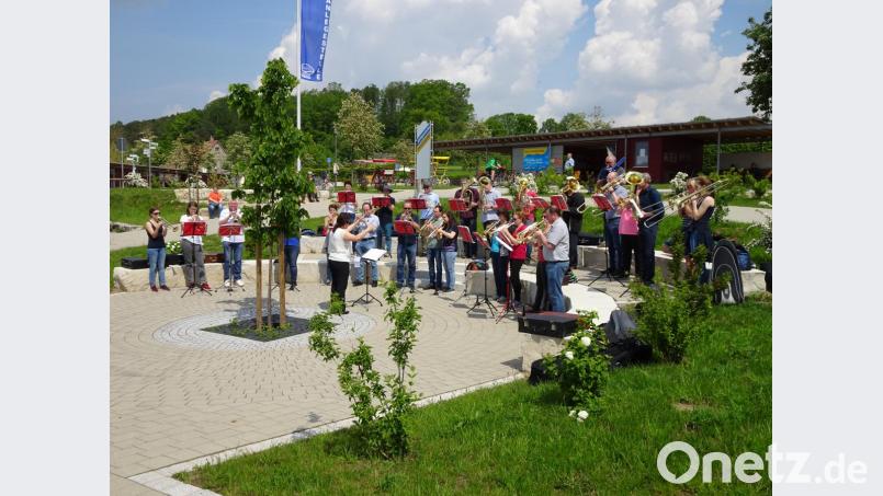 Der Posaunenchor gibt ein Ständchen am Brombachsee. Bild: exb